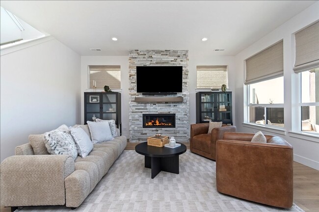 Building Photo - Custom Model Home on the Meridian Bluff