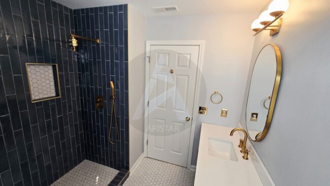 Building Photo - 2624 McGuire Dr