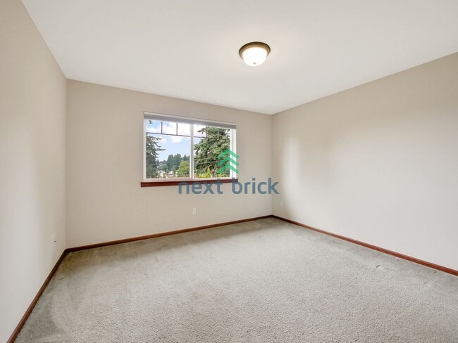 Building Photo - 4 Bed and 3 Bath Lake View Single-family H...