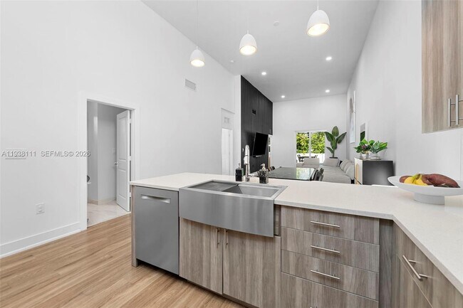 Building Photo - 821 SW 14th St