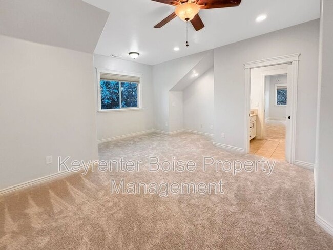 Building Photo - 1141 E Crowne Pointe Dr