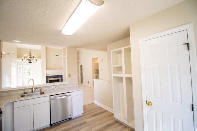 Building Photo - 223 Gregory Dr