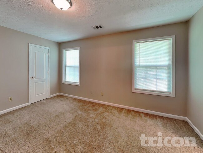 Building Photo - 3270 Summit Pl Dr