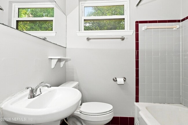 Building Photo - 33 San Pablo Cir N