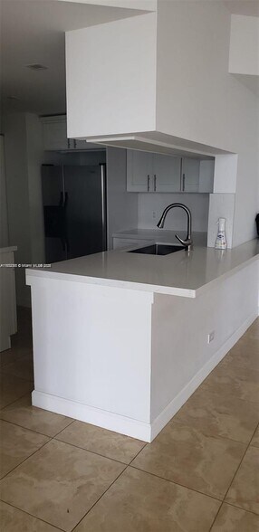 Building Photo - 701 Brickell Key Blvd