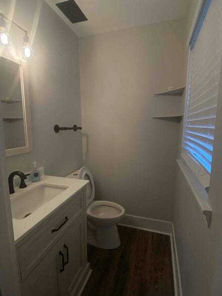 Building Photo - 202 James Loop