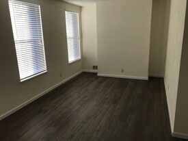 Building Photo - 507 6th St