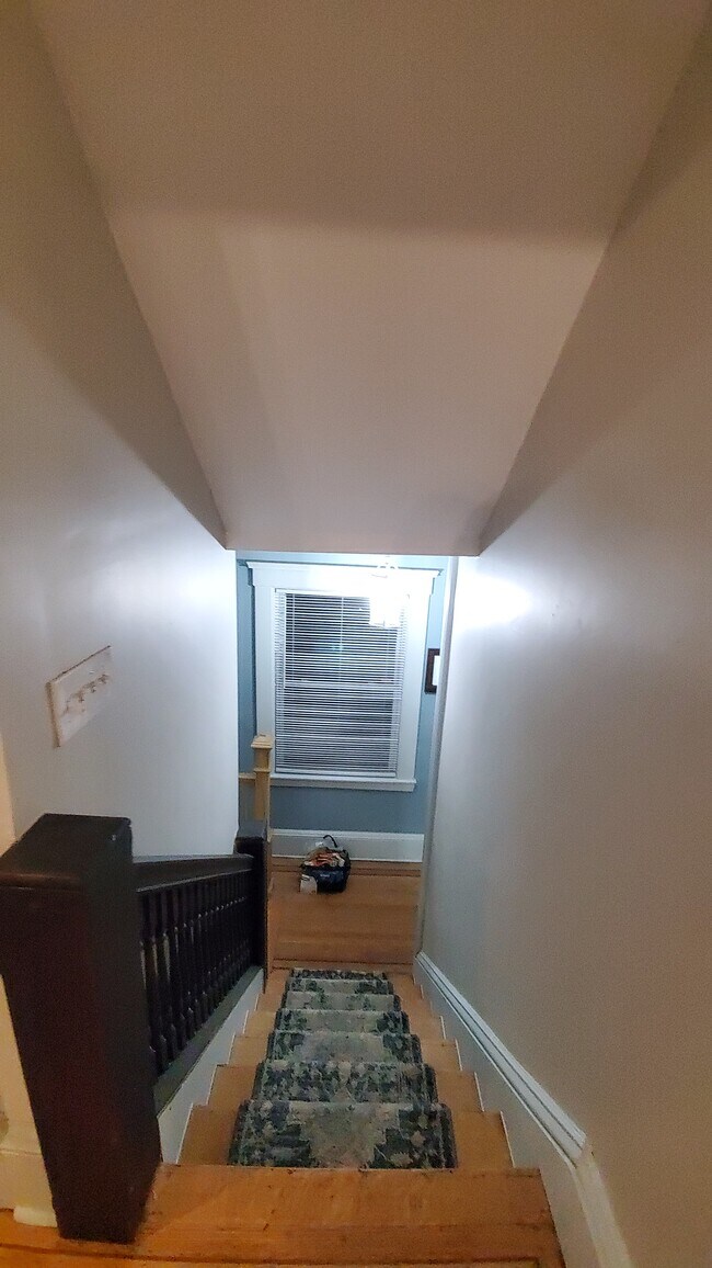 Side landing in suite - 1606 E 85th St