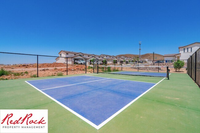 Building Photo - 4 Bedroom, 2.5 Bathroom Townhome in Hurric...