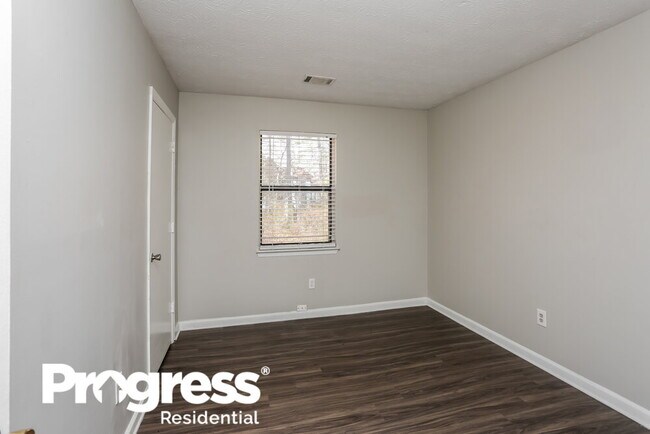 Building Photo - 792 Greenhedge Dr