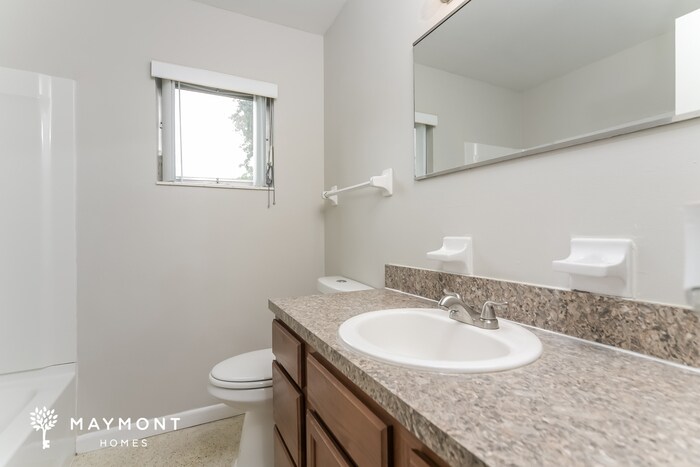 Building Photo - 850 17th Terrace NE