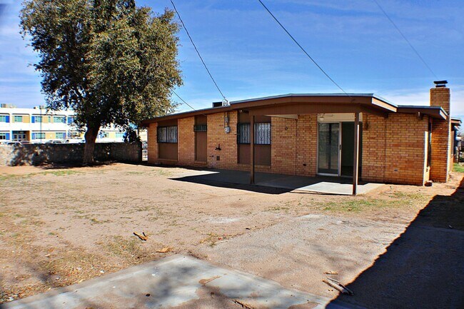 Building Photo - 3 Bedroom, 2 Bath , North-East El Paso Great house located across the street from Terrace Hills M...
