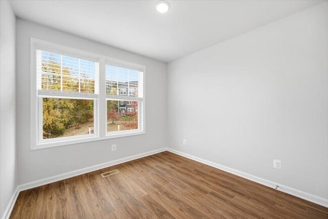 Building Photo - 628 Bushwood Alley