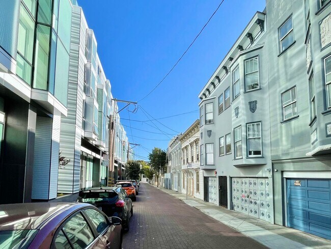 Building Photo - Charming Studio Apartment in the heart of ...