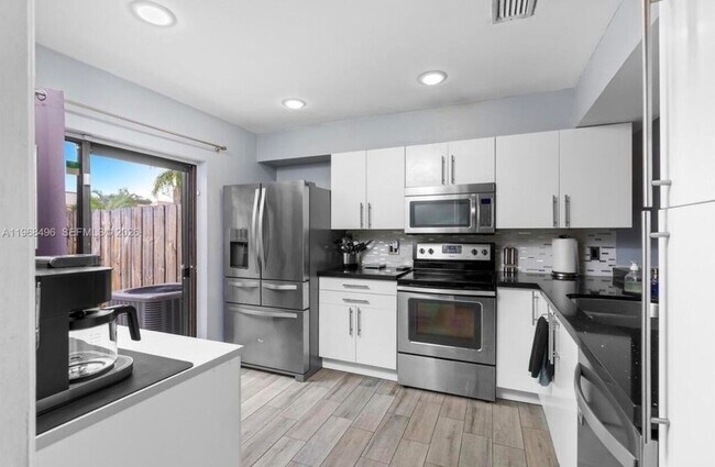 Building Photo - 2900 NW 69th Ct
