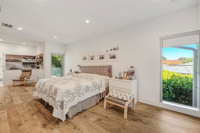 Building Photo - 79 Shore Dr W