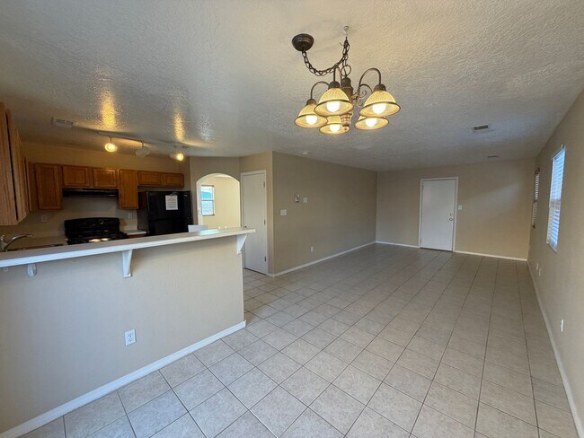 Building Photo - 4 Bedroom Home Available Near Unser Blvd NW & McMahon Blvd!