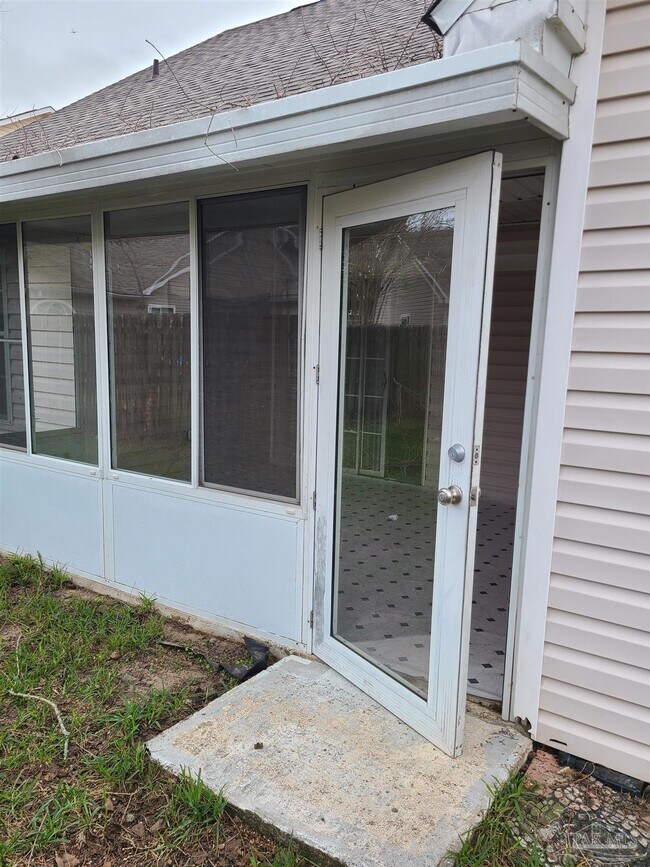 Building Photo - 112 Mirabelle Cir