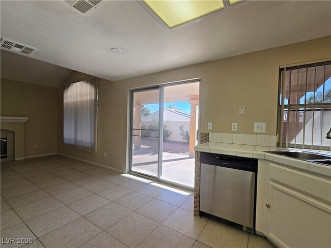 Building Photo - 8120 Sandy Creek Dr