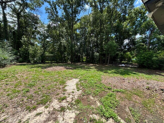 Building Photo - Stylish Renovated 3-Bedroom Gem in Prime Tallahassee – Near Downtown!