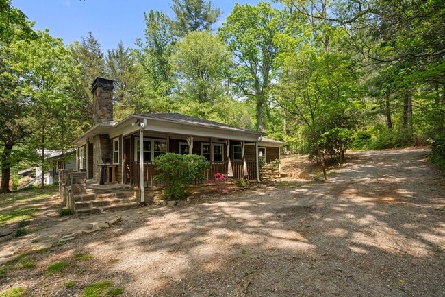 Building Photo - Royal Pines Cottage