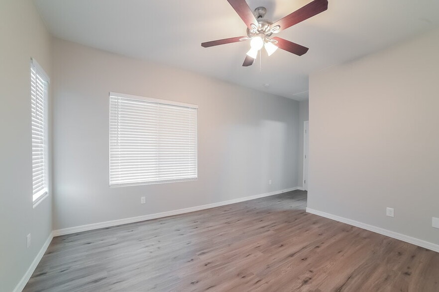 Building Photo - 19284 W Woodlands Ave