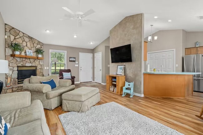 Building Photo - 270 Silver Lake N