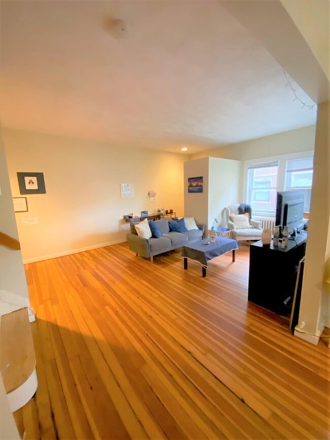 Building Photo - 9 Everett St