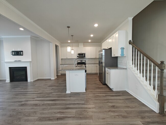 Building Photo - 756 Creekway Dr