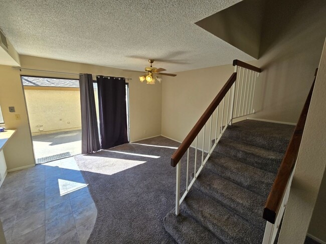 Building Photo - Fantastic 4 Bed, 3 Bath condo!