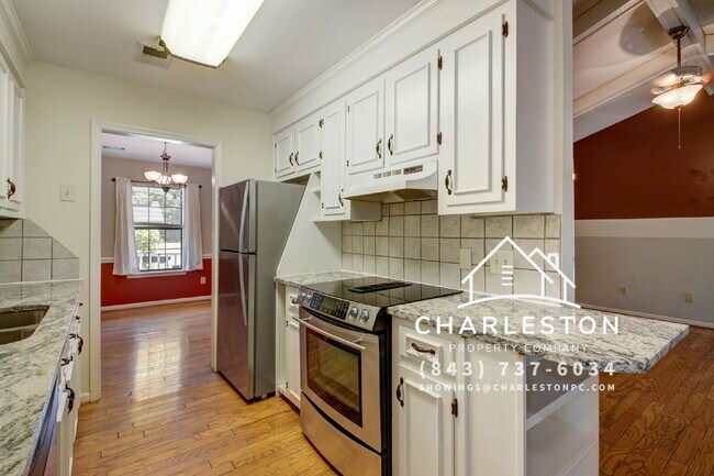 Building Photo - 33 Paddlecreek Ave