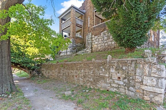 Building Photo - 3223 E 8th St