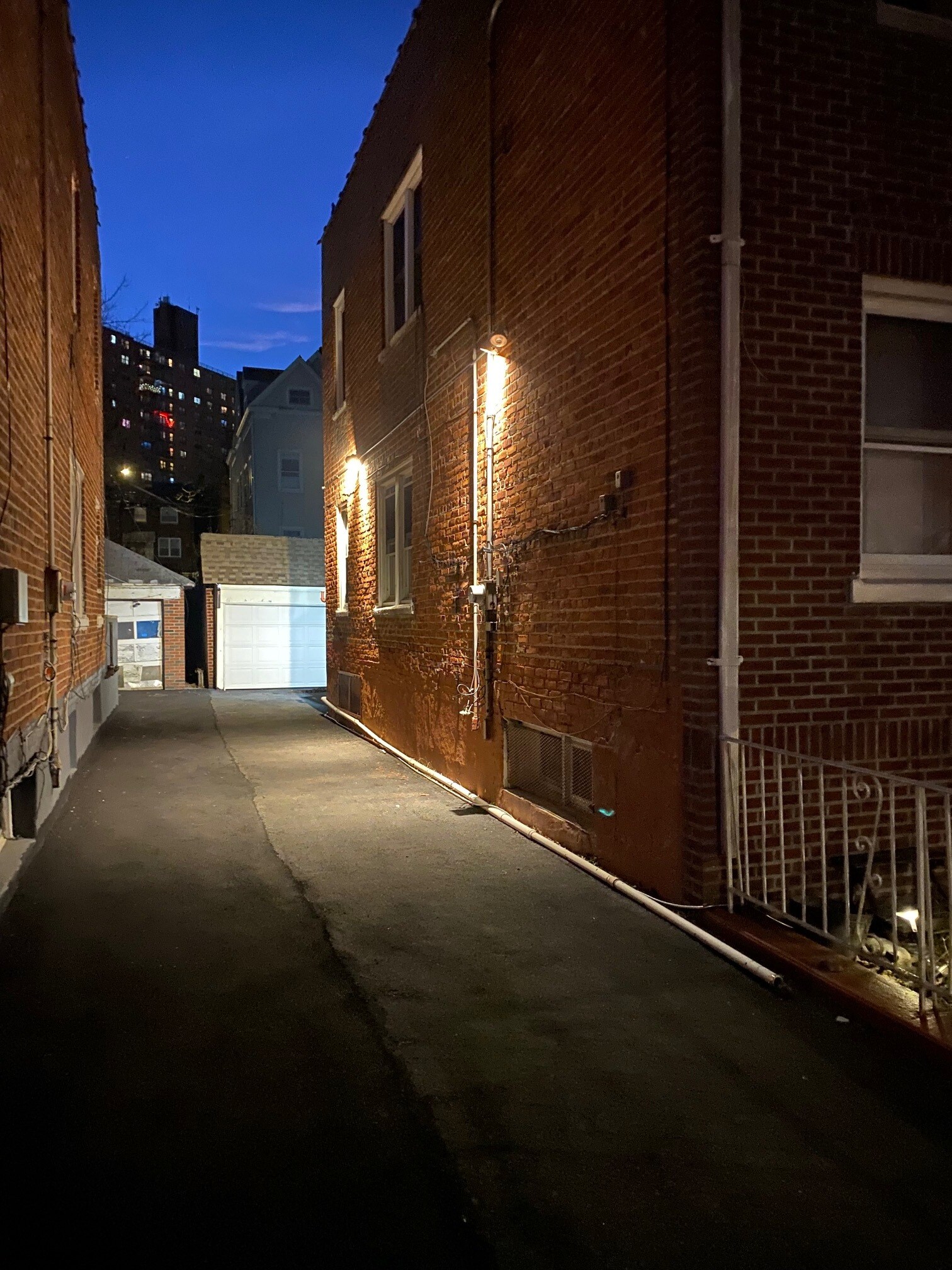 Auto lighting side entrance - 4137 Boyd Ave