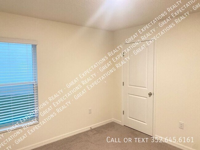 Building Photo - 6563 SE 1st Lp