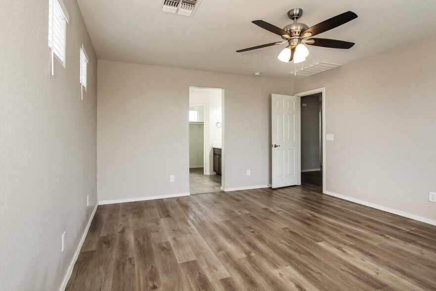 Building Photo - 8889 W Cameron Dr
