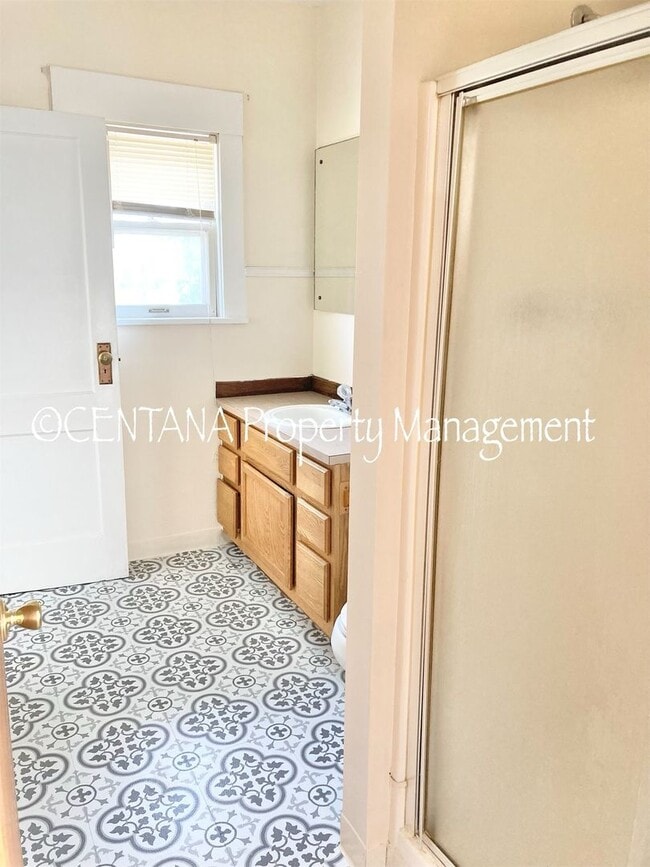 Building Photo - Large home with a huge yard on the West si...