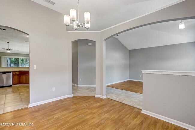 Building Photo - 9642 Pritmore Rd E