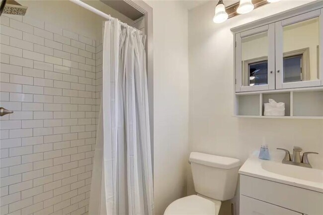 Building Photo - 1944 Cindy Dr