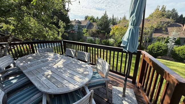 Building Photo - Pristine Single-Family Home in the Heart o...