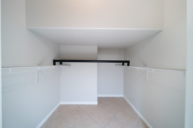 Building Photo - 13111 S Bellaire Estates Dr