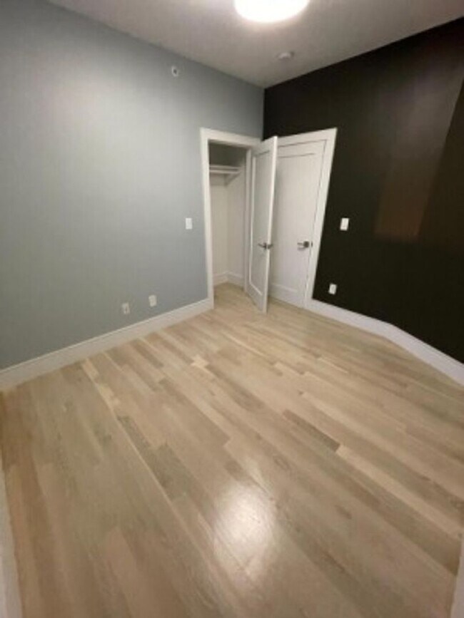 Building Photo - Renovated 3 Bed/2 Bath Right In The Heart Of Washington Square!