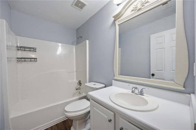 Building Photo - 1650 Huntcrest Way SW