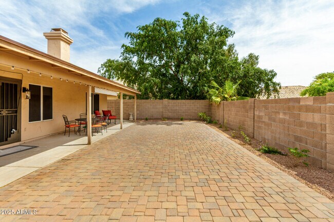 Building Photo - 7415 W Crest Ln