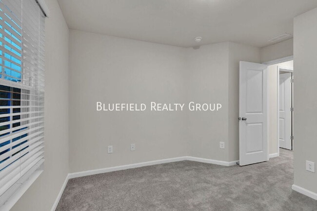 Building Photo - 808 Harper St