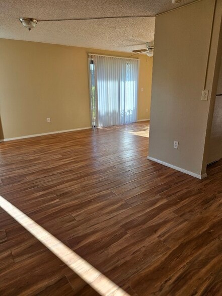 Liv-din combo - 129 Camphor Cir