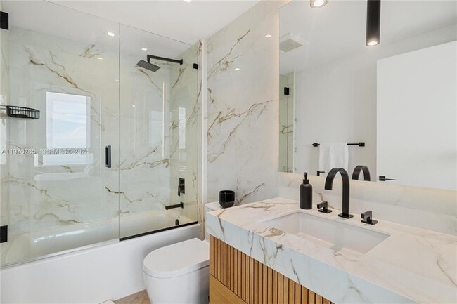 Building Photo - 1331 Brickell Bay Dr