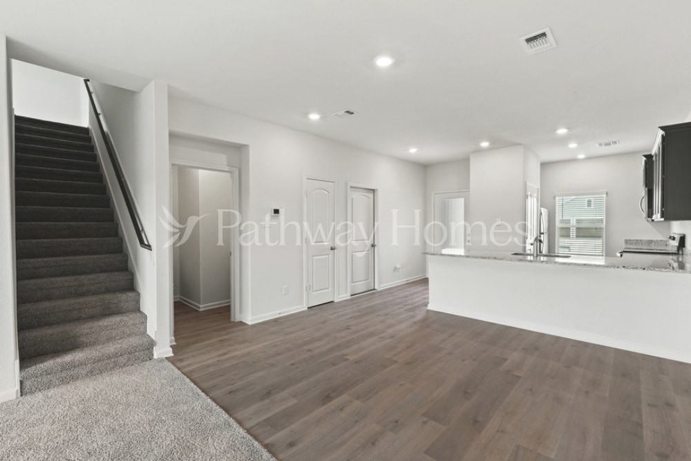 Building Photo - 916 Burlington Ave