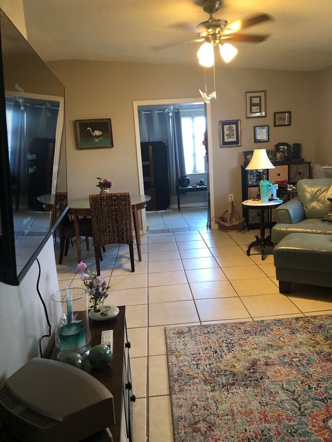 Building Photo - MOVE IN SPECIAL-Lovely 2 Bedroom /2 Bath Home in St Cloud