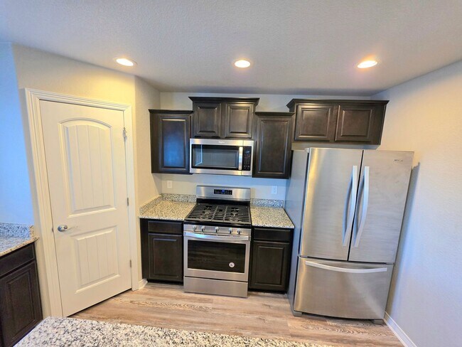 Building Photo - Beautiful 4 Bedroom Home in Peyton