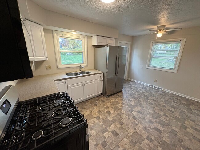 Building Photo - 310 Beechwood St